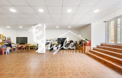 Купить отдельное шале с бассейном и садом около гольфа в  Вильямартин. ID 6153