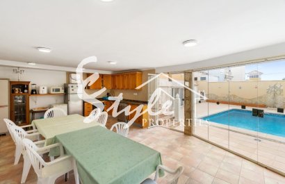 Купить отдельное шале с бассейном и садом около гольфа в  Вильямартин. ID 6153