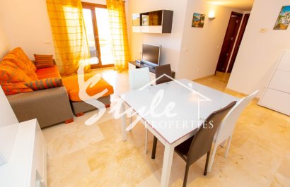 Apartamento para alquiler a corto plazo en comunidad cerrada ¨Parque Recoleta¨ en Punta Prima, Orihuela Costa, Costa Blanca, España. ID103