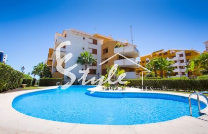 Apartamento para alquiler a corto plazo en comunidad cerrada ¨Parque Recoleta¨ en Punta Prima, Orihuela Costa, Costa Blanca, España. ID103