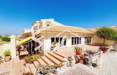 For sale villa overlooking the Campoamor Golf and the sea, Costa Blanca, Spain. ID1832