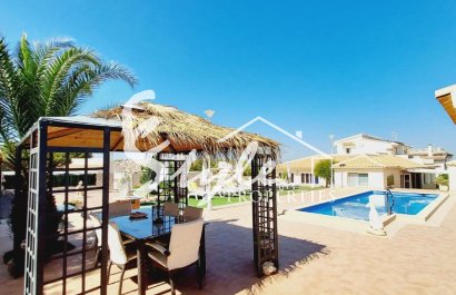 Resale - Villa - Campoamor