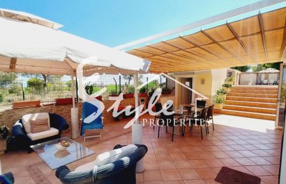 For sale villa overlooking the Campoamor Golf and the sea, Costa Blanca, Spain. ID1832
