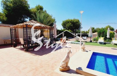 Resale - Villa - Campoamor