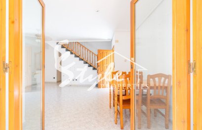 Купить красивый таунхаус в жилом комплексе на Playa Flamenca - Торревьеха. ID 6185