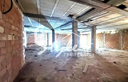 Купить коммерческое помещение всего в 250 метрах от Плайя-де-Лос-Локос - Торревьеха. ID 6199