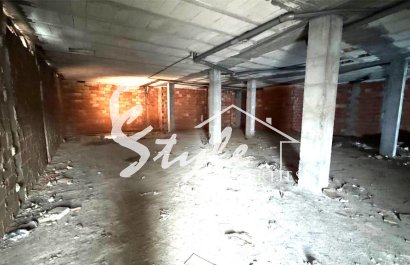 Купить коммерческое помещение всего в 250 метрах от Плайя-де-Лос-Локос - Торревьеха. ID 6199