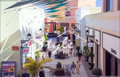 Resale - Apartment - Orihuela Costa  - Villamartin