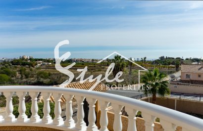 Se vende casa unifamiliar cerca de servicios en Los Altos, Torrevieja, Costa Blanca. ID3138