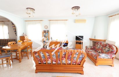 Buy independent villa with lovely garden areas and pool Los Balcones, Torrevieja, Costa Blanca. ID: 6294