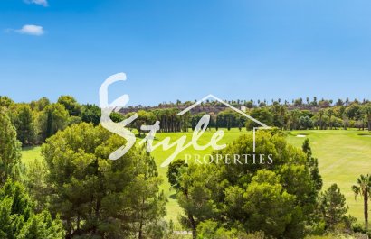 Продается пентхаус с видом на море и гольф в Кампоаморе, Коста Бланка, Испания. ID1923