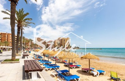 Se vende apartamento totalmente reformado con vistas al mar en Torrevieja, Costa Blanca, España. ID1925