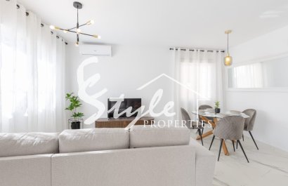 Resale - Villa - Orihuela Costa  - Villamartin