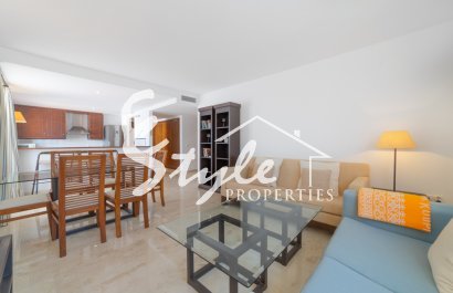 Se vende apartamento atico en La Recoleta, Punta Prima. ID3713