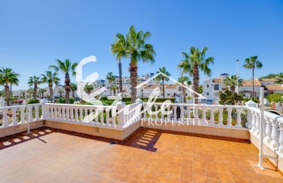 Se vende casa con orientación sur y garaje propio en Los Dolces, La Zenia, Orihuela Costa. ID1927