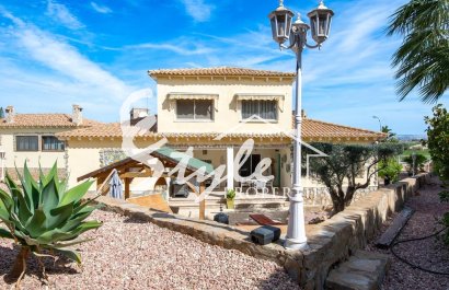 Se vende espaciosa villa de 4 dormitorios en Algorfa, Costa Blanca, España. ID1929
