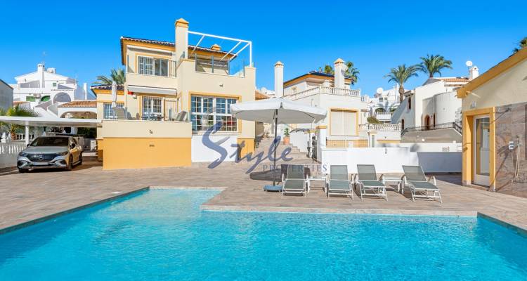 Resale - Villa - Orihuela Costa  - Los Dolses