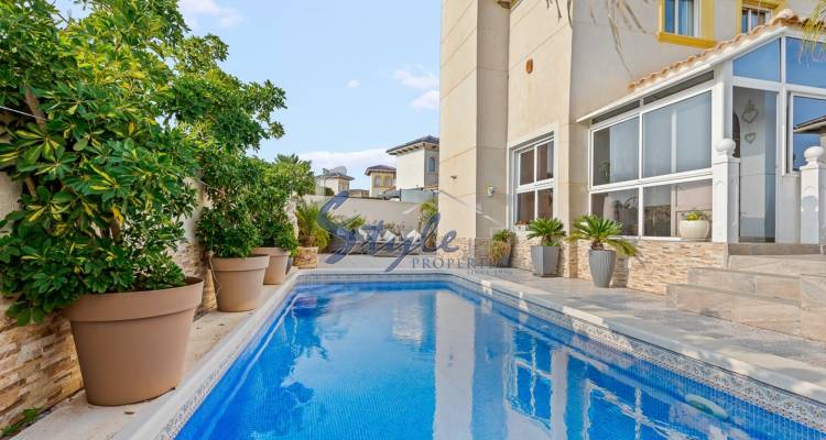 Resale - Villa - Orihuela Costa  - Playa Flamenca