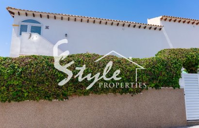 For sale top floor apartment with private garden in La Cinuelica, Punta Prima, Orihuela Costa. ID1940