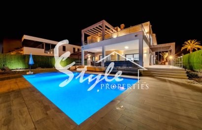 Resale - Villa - Cabo Roig