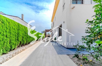 Resale - Villa - Cabo Roig