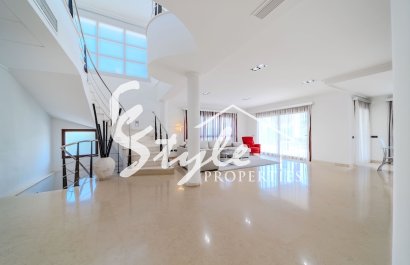 Resale - Villa - Cabo Roig