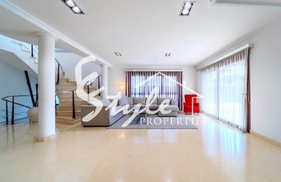 Resale - Villa - Cabo Roig