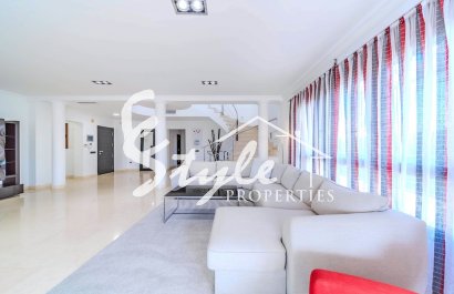 Resale - Villa - Cabo Roig