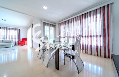Resale - Villa - Cabo Roig