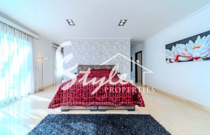 Resale - Villa - Cabo Roig