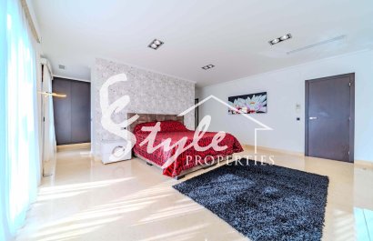 Resale - Villa - Cabo Roig