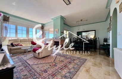 Купить отдельное шале с бассейном и садом около гольфа в  Вильямартин. ID 6339