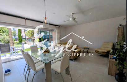 Resale - Apartment - Orihuela Costa  - Villamartin