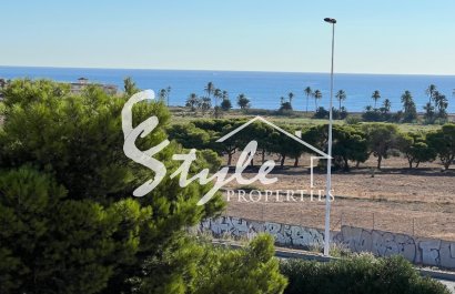 Se vende adosado con parcela  en Rocajuna, Punta Prima, Los Altos. ID2741