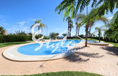 Comprar Apartamento con piscina y cerca del mar en Mil Palmeras, Orihuela Costa. ID: 6349