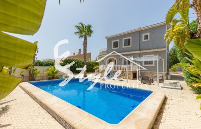 Se vende villa de 5 habitaciones en San Fulgencio, Alicante. ID2671