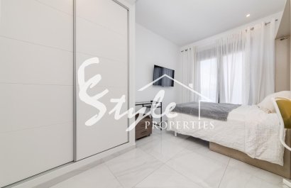 Resale - Semi - Detached Villa - Orihuela Costa  - Villamartin