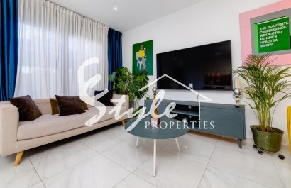 Resale - Semi - Detached Villa - Orihuela Costa  - Villamartin