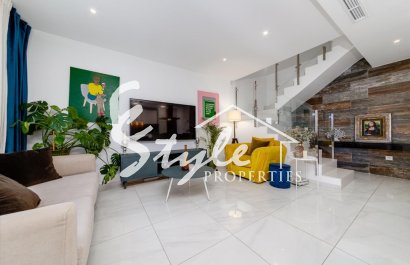 Resale - Semi - Detached Villa - Orihuela Costa  - Villamartin