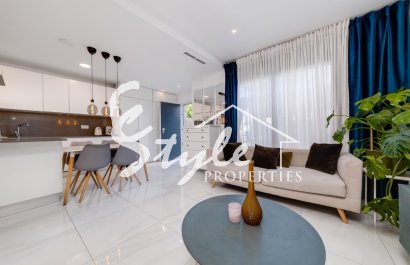 Resale - Semi - Detached Villa - Orihuela Costa  - Villamartin