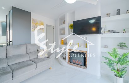 For sale renovated triplex few steps from the sea in Mar Azul, Torrevieja, Costa Blanca. ID1950