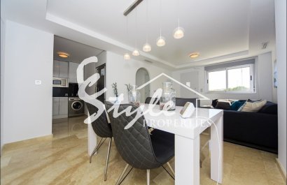 Apartamento de obra nueva en venta en Villamartín, Costa Blanca, España.ON1905