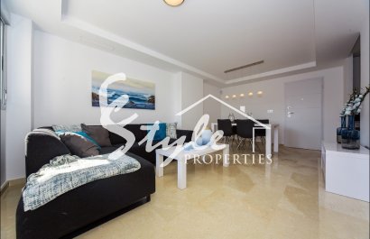 Apartamento de obra nueva en venta en Villamartín, Costa Blanca, España.ON1905