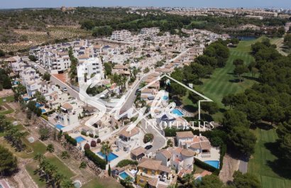 Se vende villa de 4 habitaciones en  Las Ramblas golf, Orihuela Costa, Costa Blanca. ID2535