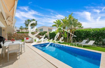 Resale - Villa - Orihuela Costa  - Vistabella Golf