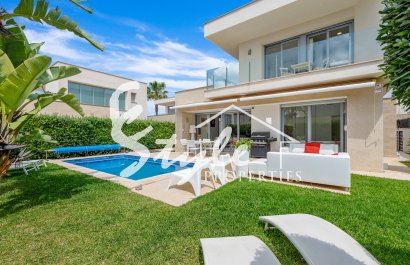 Resale - Villa - Orihuela Costa  - Vistabella Golf