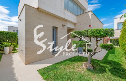 Resale - Villa - Orihuela Costa  - Vistabella Golf