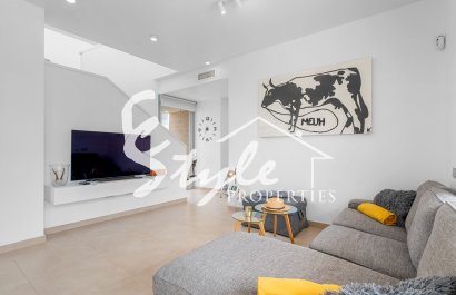 Resale - Villa - Orihuela Costa  - Vistabella Golf