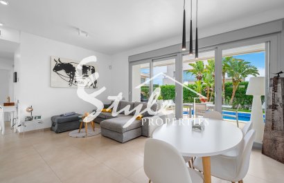 Resale - Villa - Orihuela Costa  - Vistabella Golf