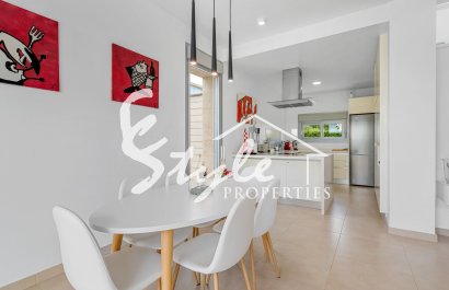 Resale - Villa - Orihuela Costa  - Vistabella Golf